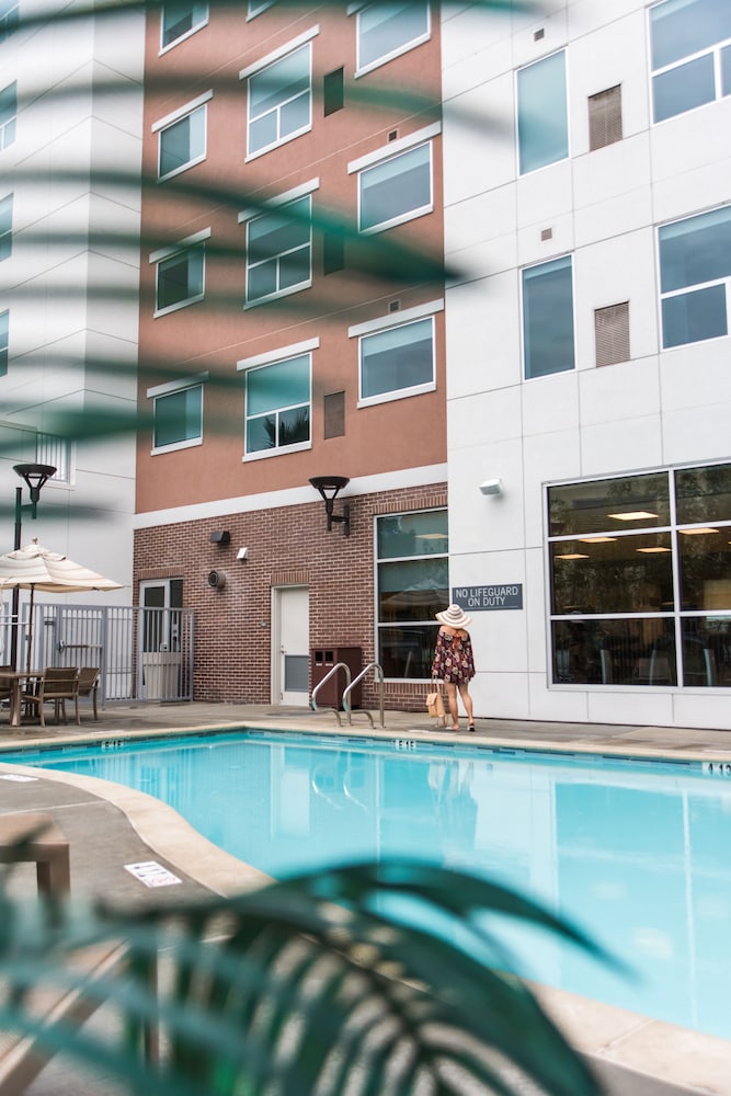 Hyatt House Irvine John Wayne Arpt 5/70