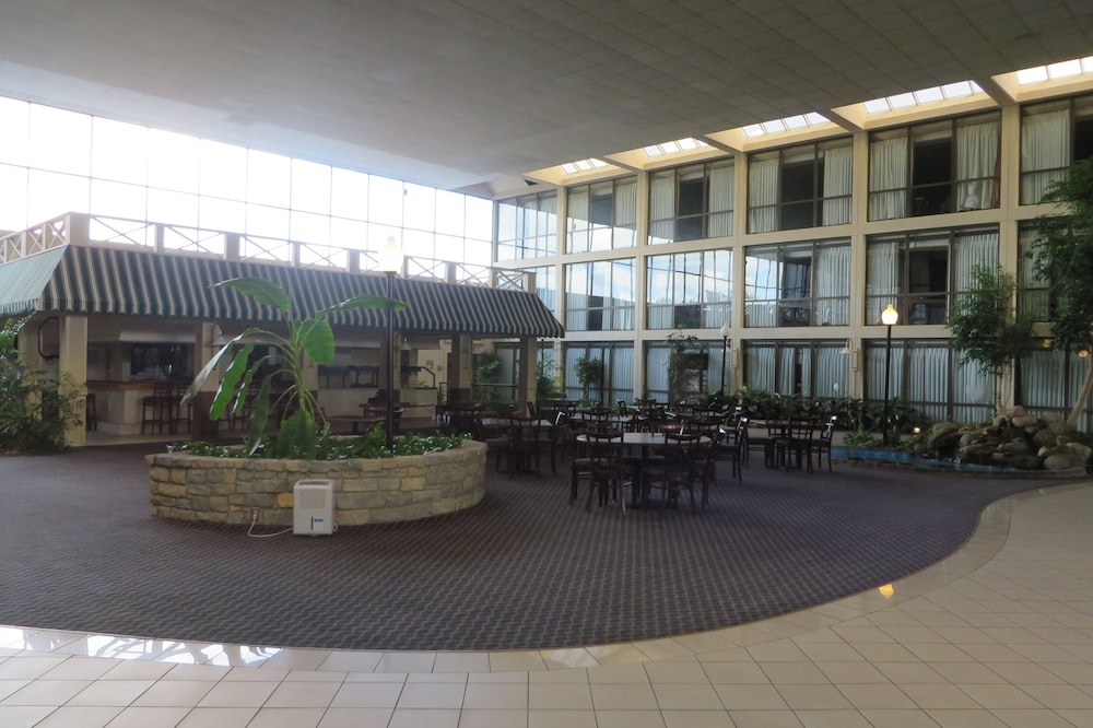 Days Inn by Wyndham Columbus Airport 5/37
