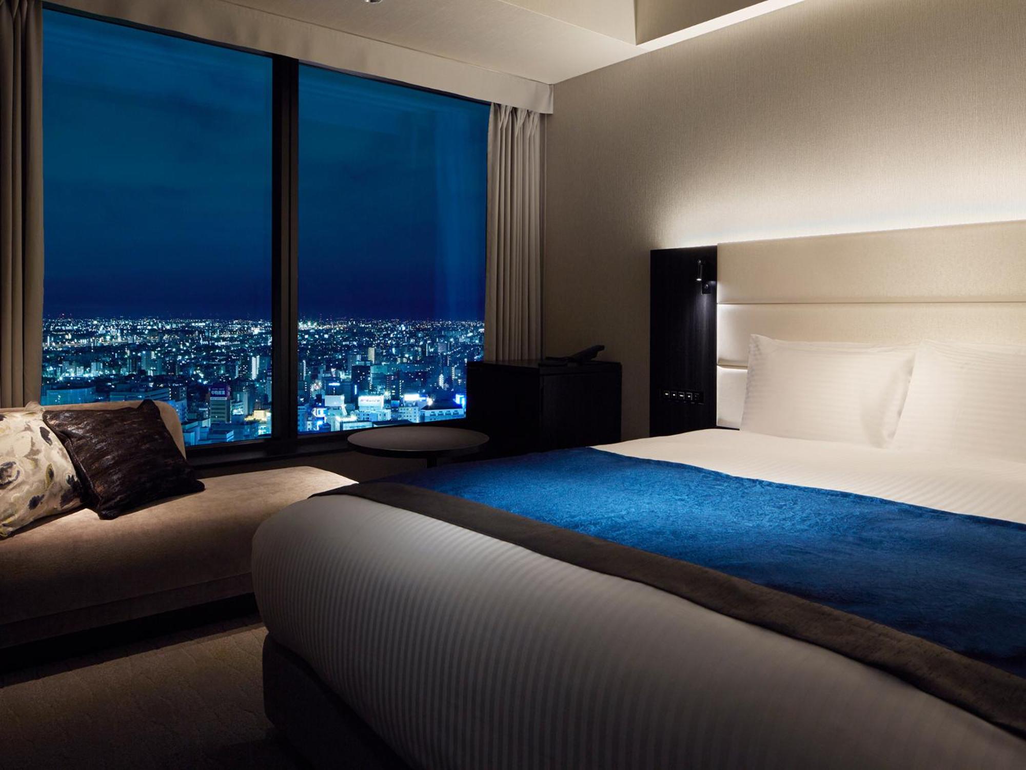 Moderate, Queen Bed