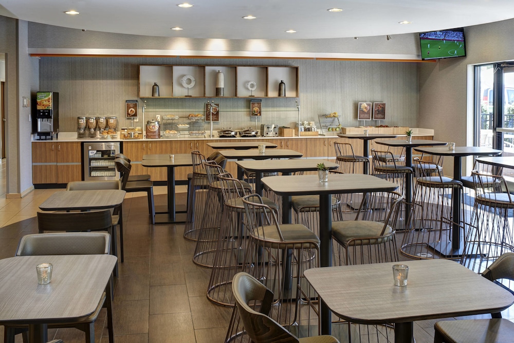 SpringHill Suites St. Louis Brentwood 27/36