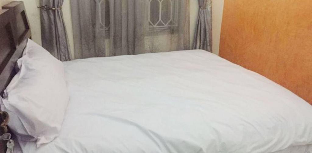 Bunyonyi Inn Hotel 5/11