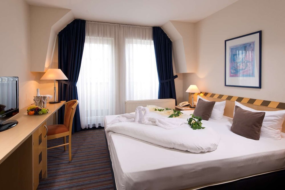 ACHAT Hotel Dresden Elbufer 29/71