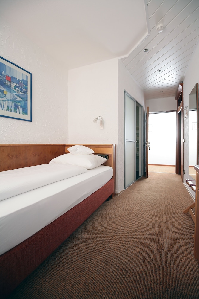 Badhotel Restaurant Stauferland 18/75