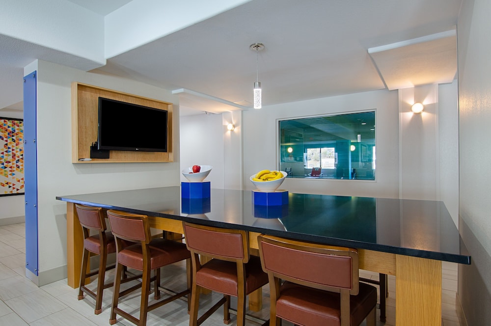 Holiday Inn Express Hotel And Suites Weston 46/54