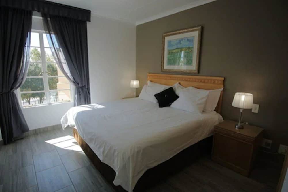 1 BEDROOM, STANDARD, CITY VIEW