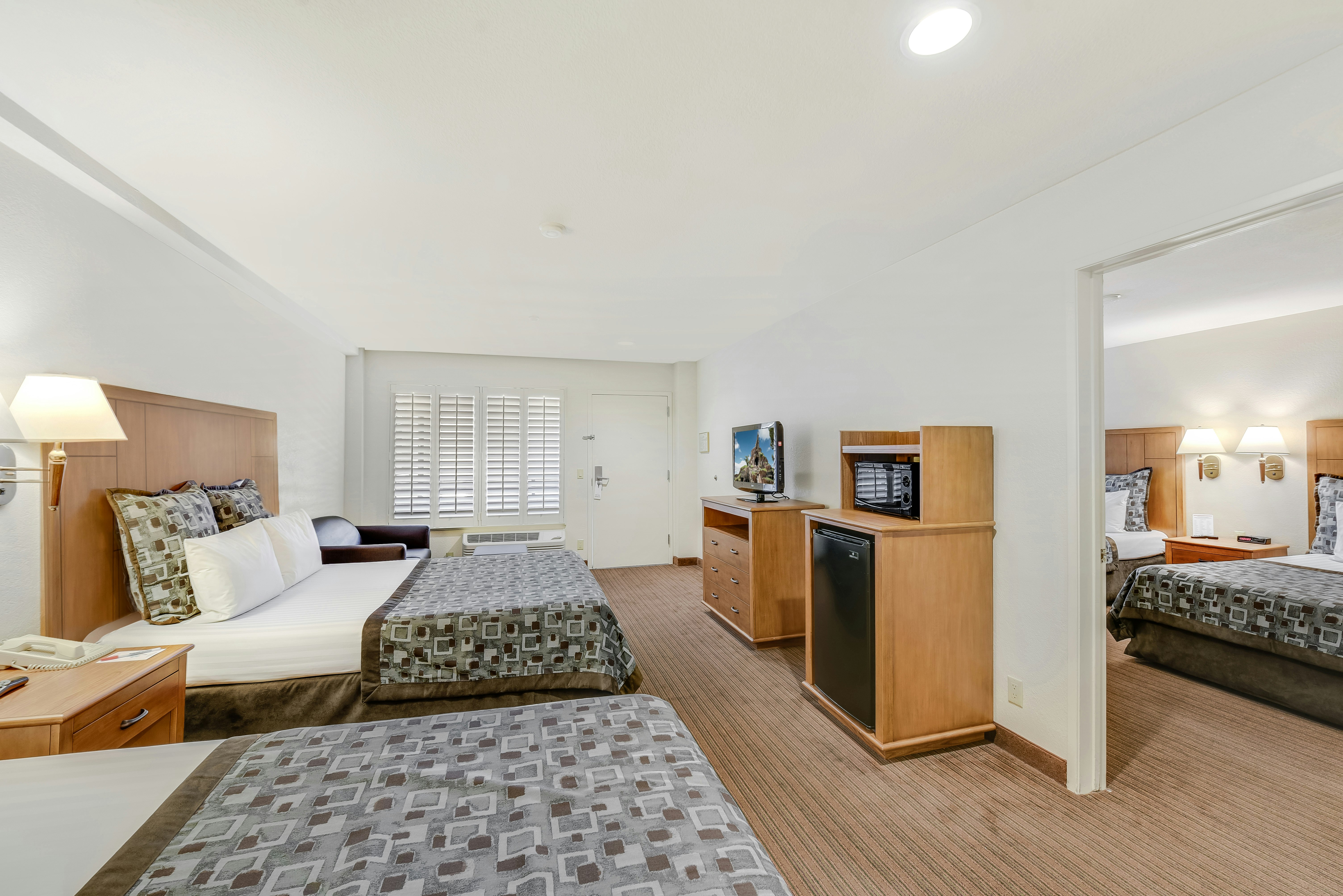 Anaheim Desert Inn and Suites 8/14
