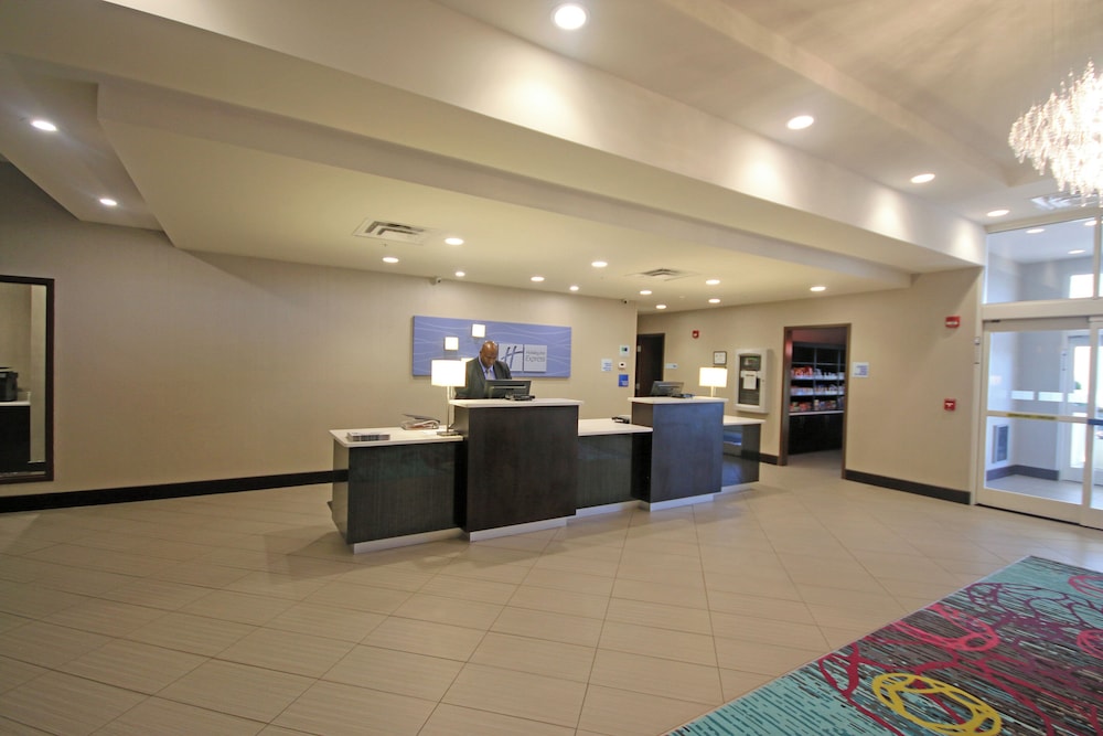 Holiday Inn Express And Suites Charlotte North 3/49