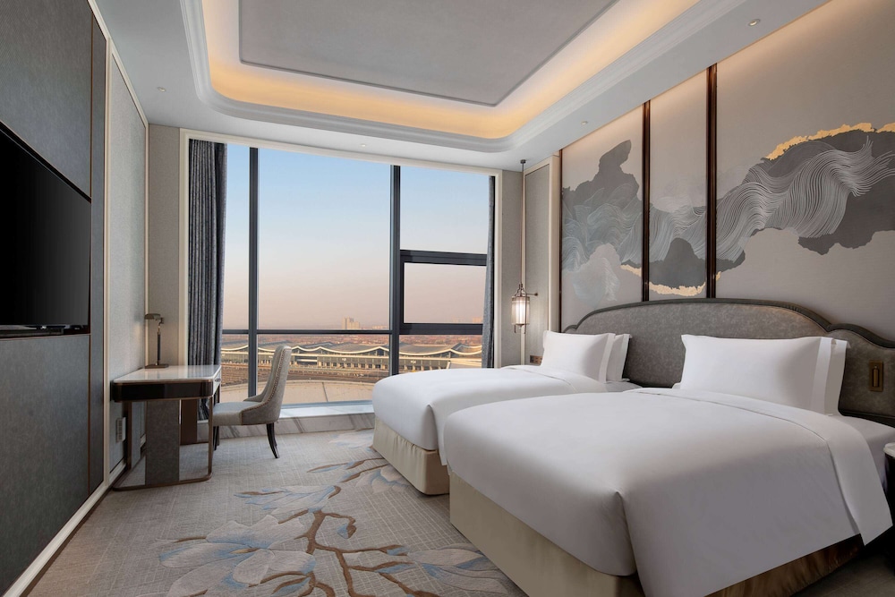 IMPERIAL, FAMILY SUITE, KING BED