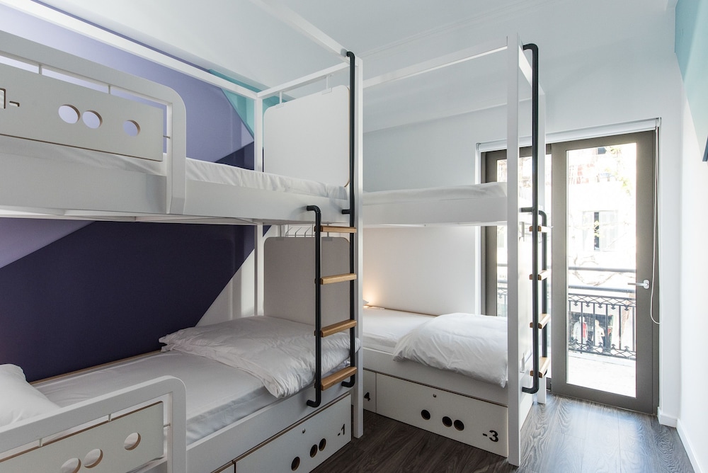 Cocoon City Hostel 50/50