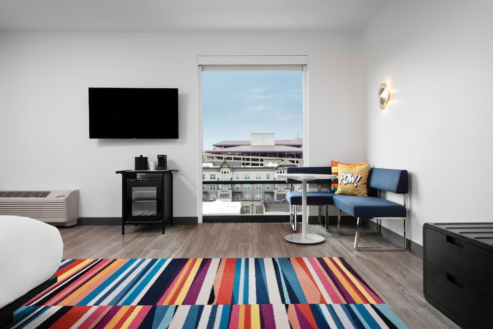 Aloft Kansas City Country Club Plaza 20/32