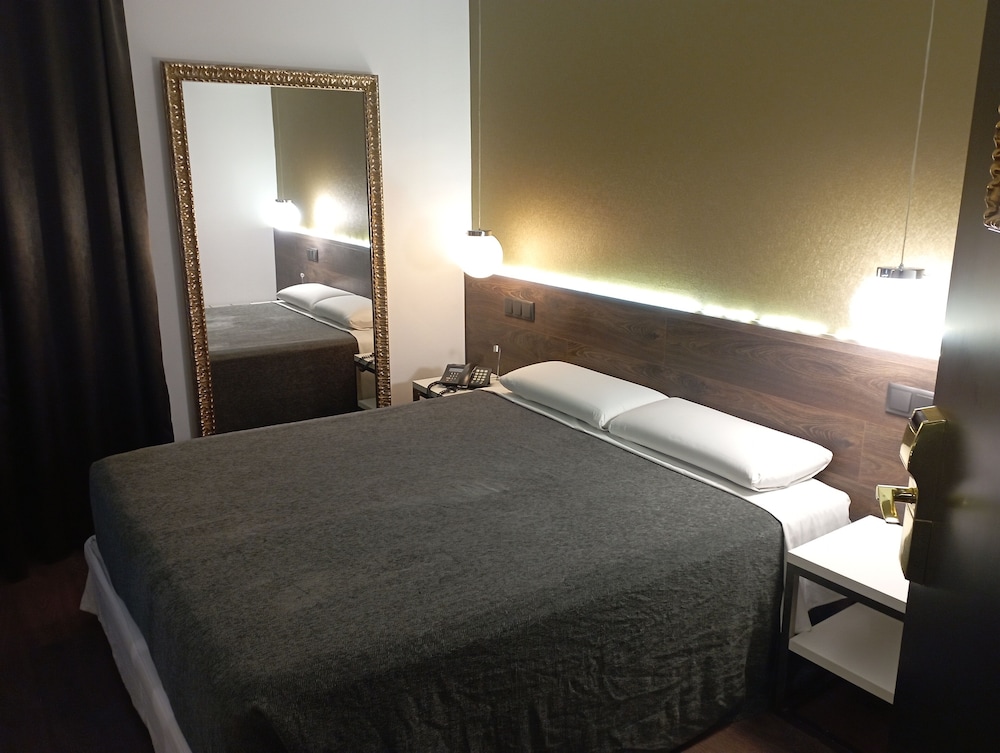 Hotel Moderno BCN 38/70