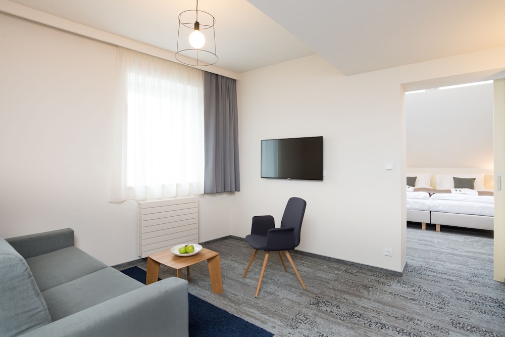 FAIRHOTEL 24/42