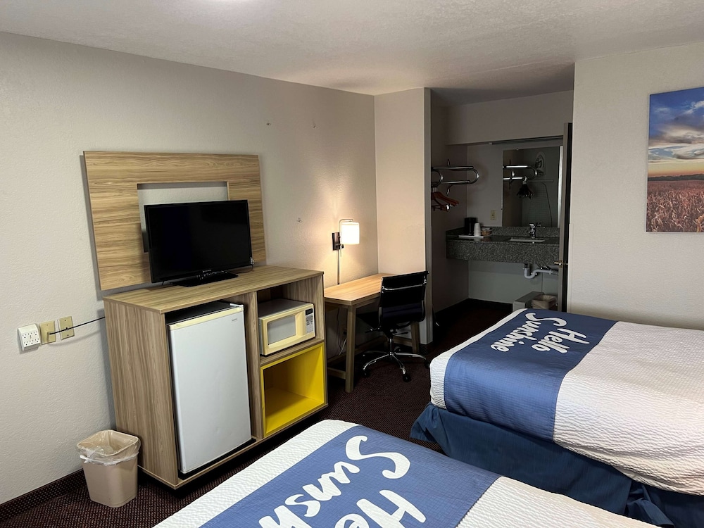 Days Inn by Wyndham Pratt 37/54