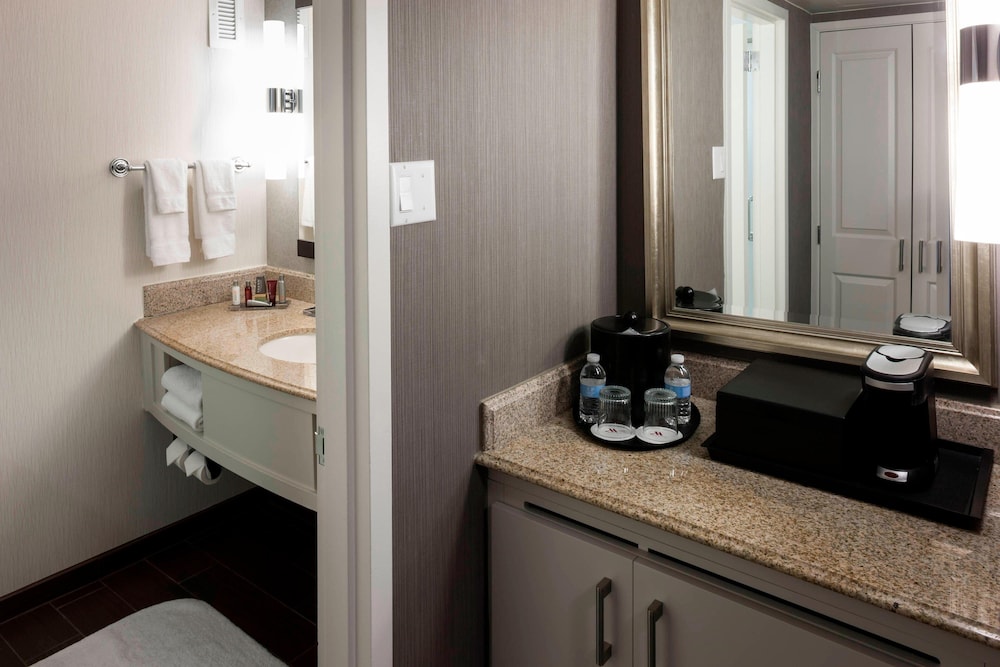 غرفة بسريرين مزدوجين، Fairfax Marriott at Fair Oaks 4/10