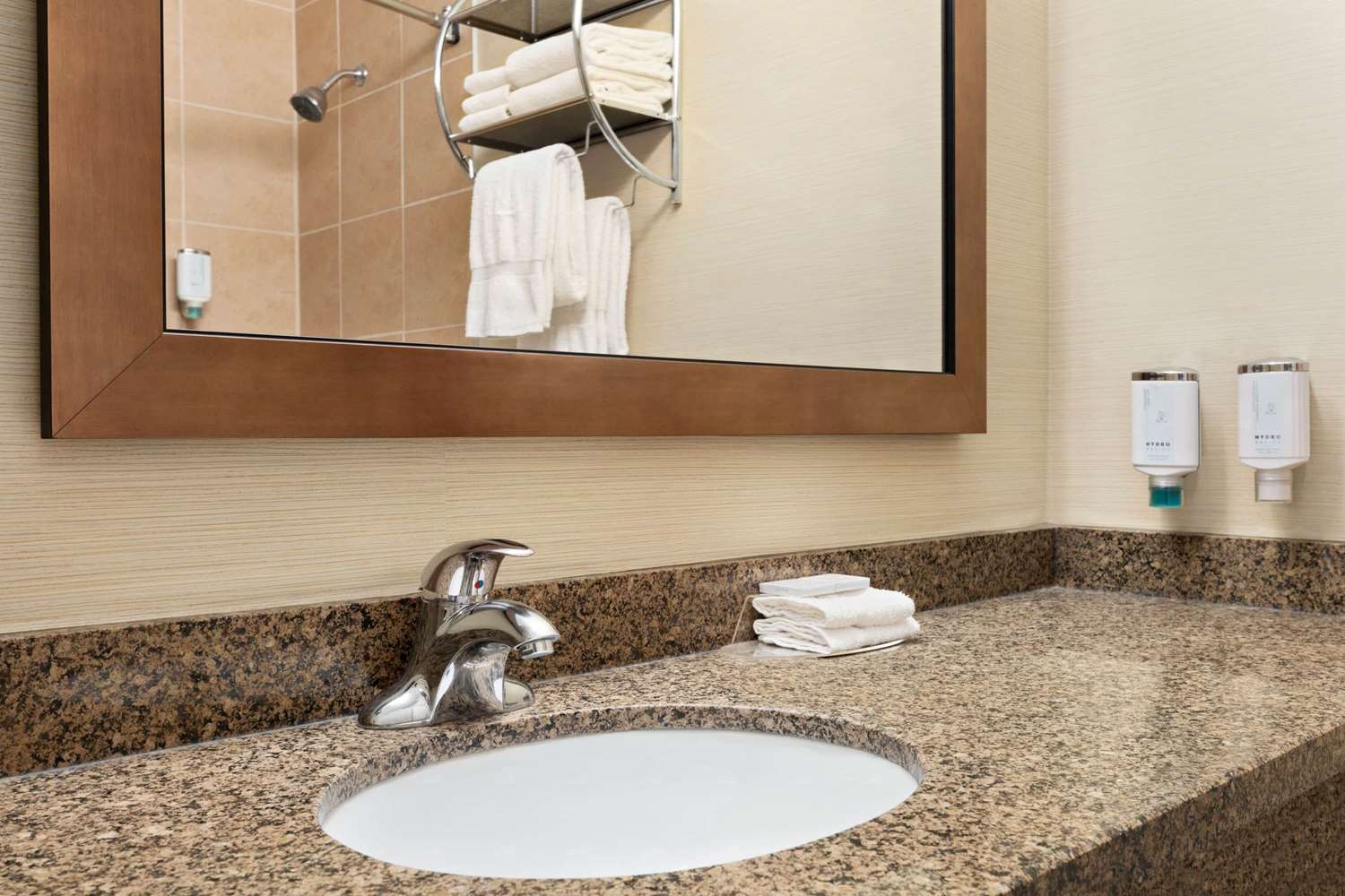 Travelodge by Wyndham Oshawa Whitby 18/18