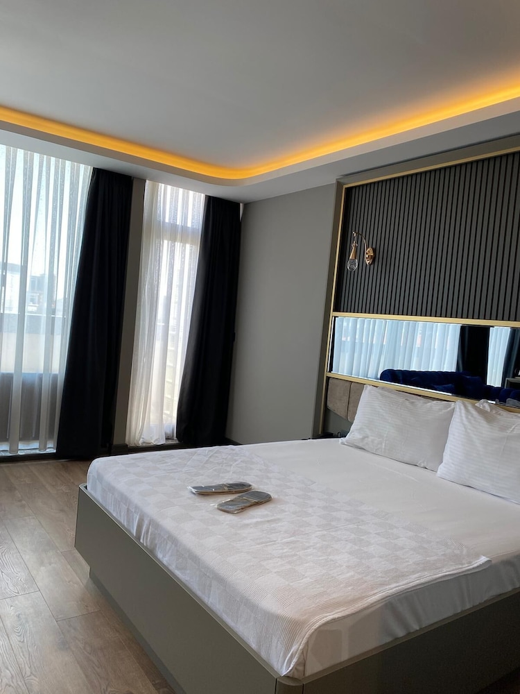 216 Ruby Suite 11/43