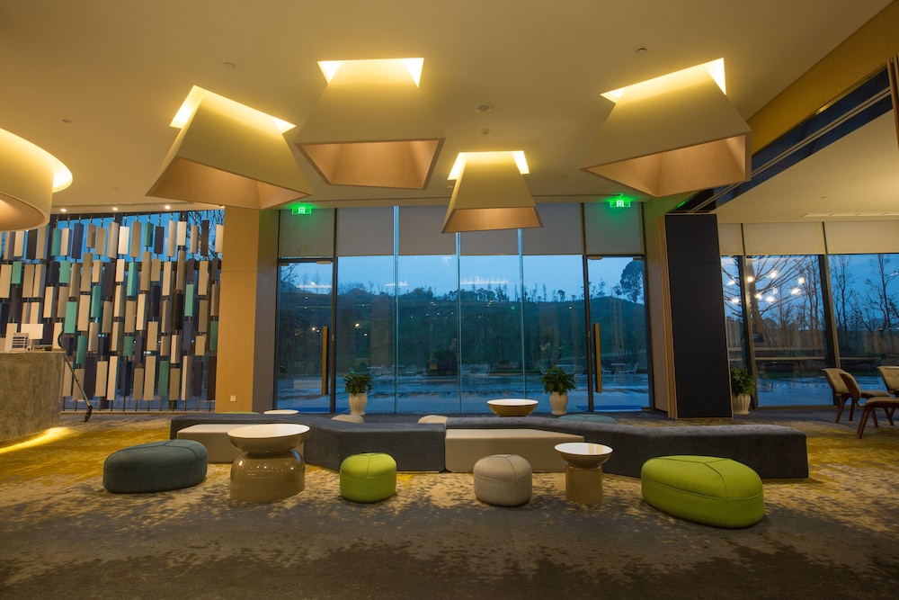 HOLIDAY INN EXPRESS EMEI MOUNTAIN 38/69