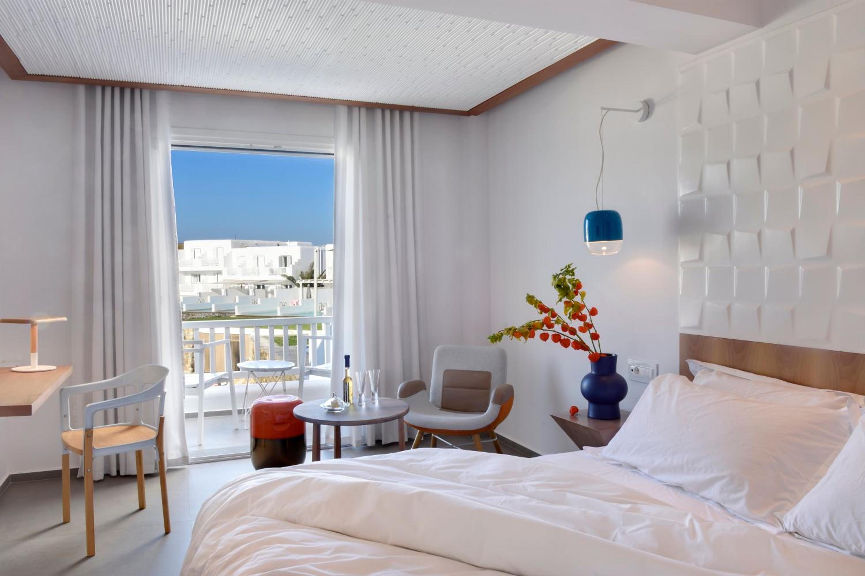 Deluxe, King Bed, Lateral Side Sea View