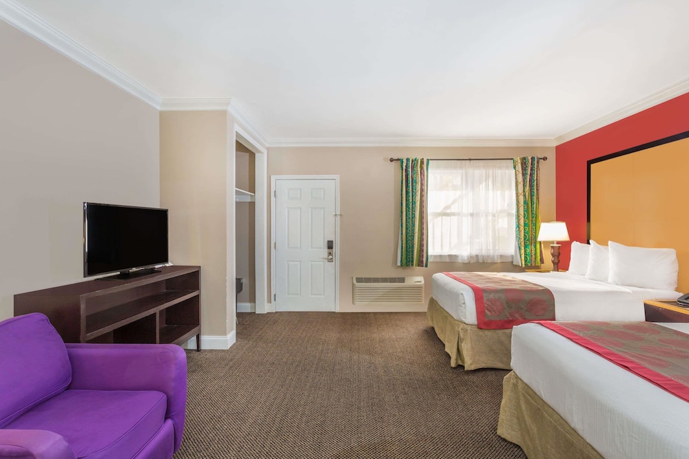Ramada By Wyndham Miami Springs/Miami International Airport 21/48
