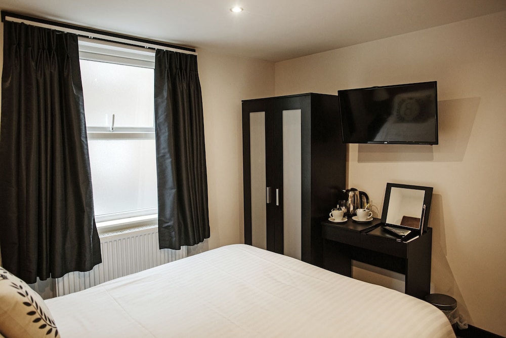 Peaky Blinders Accommodation & Bar 30/50
