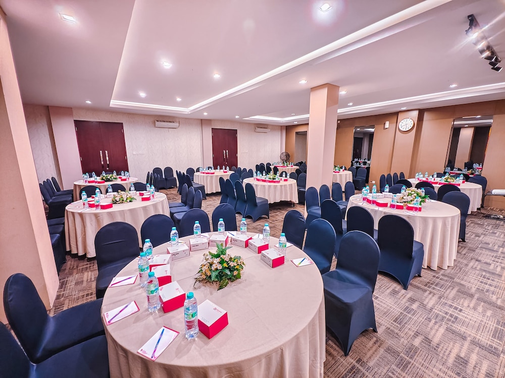 Viva Hotel Kediri by Azana 47/55