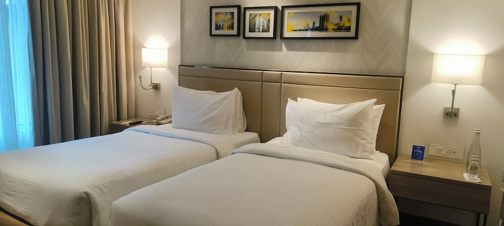 Royal Hometel Suites Dahisar Mumbai 14/43