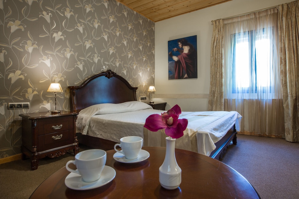 DIAS HOTEL 56/77