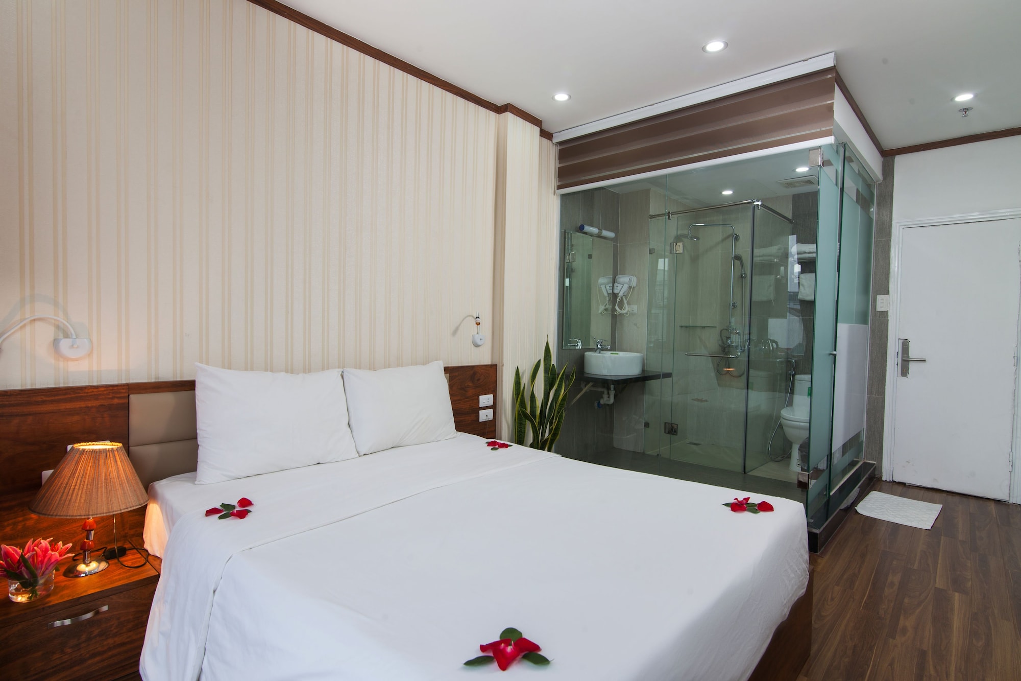 CLASSIC, DELUXE, DOUBLE BED