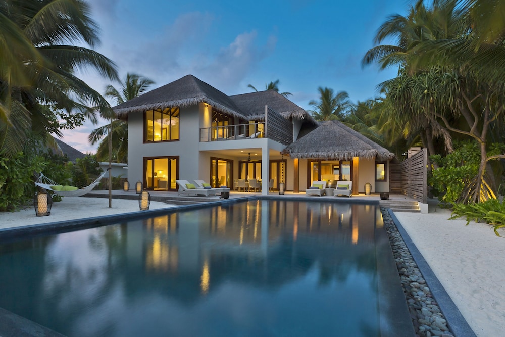 Dusit Thani Maldives 9/66