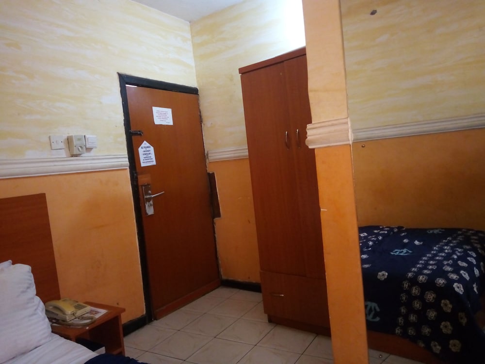 Maitama Guest House 12/26