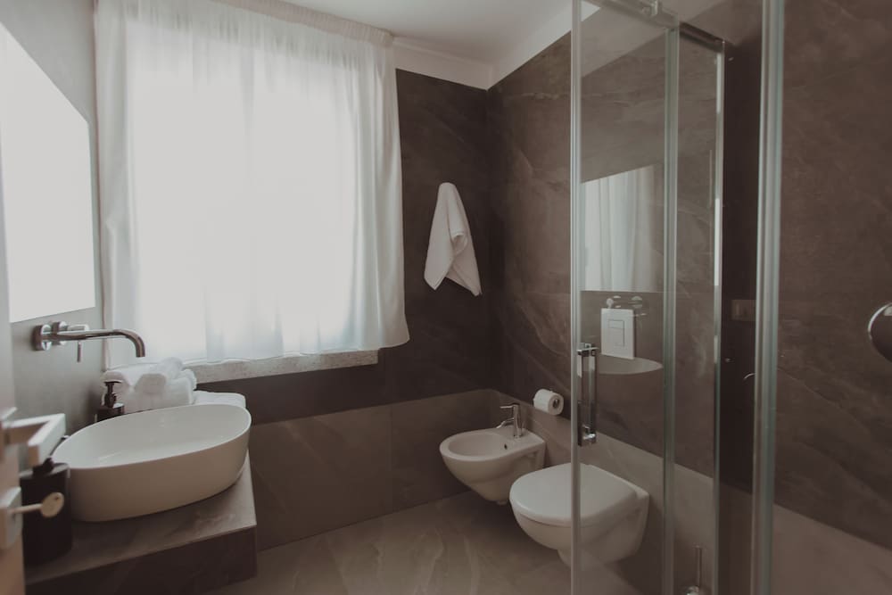 Alexander House Hotel 22/23