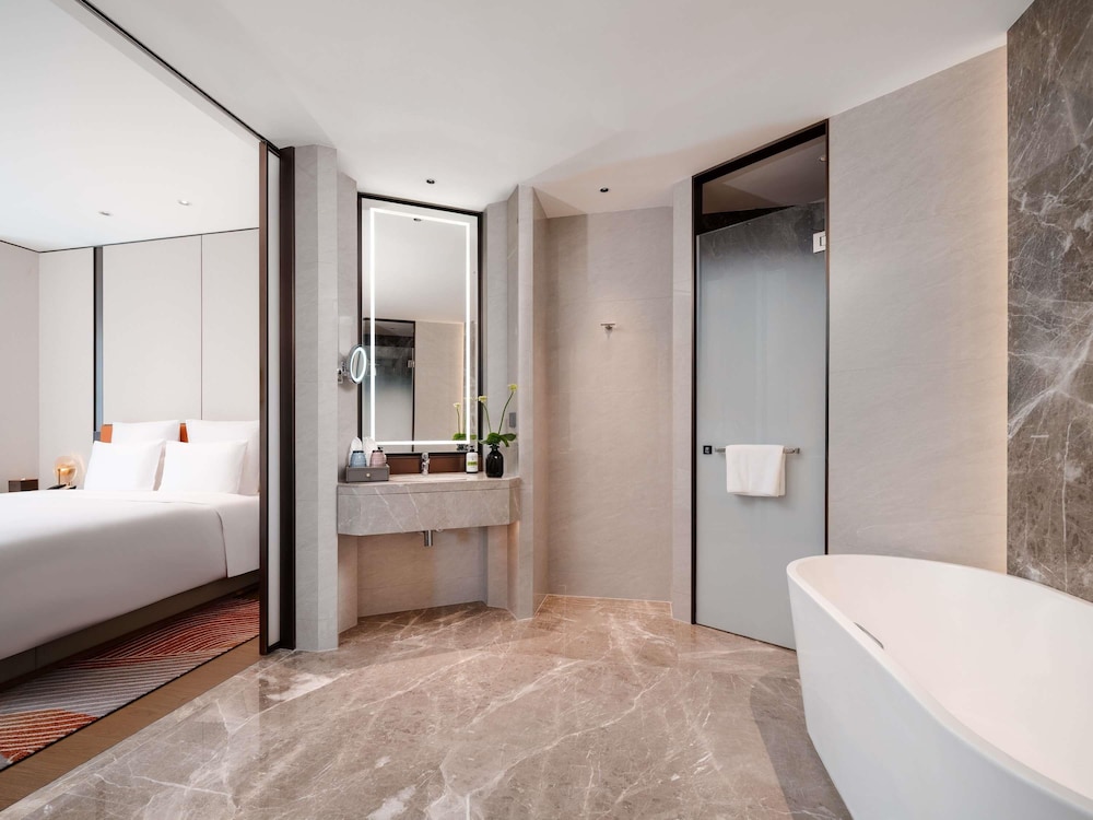 Pullman Chongqing Xiyue 64/65