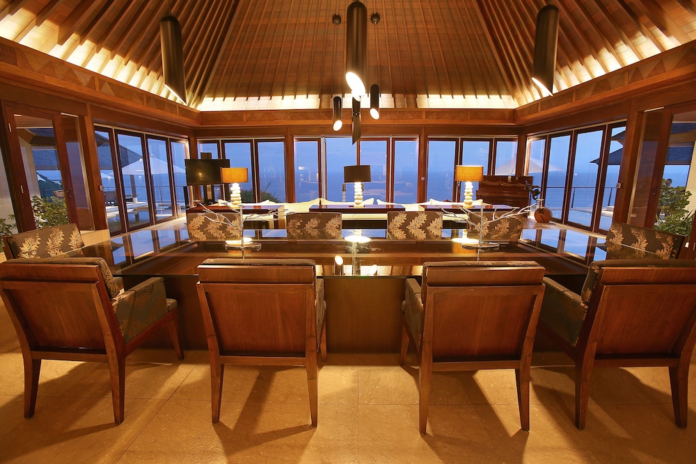 The Edge Bali 37/50