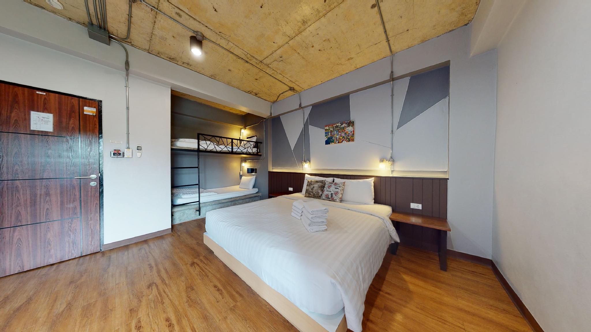 Room 2 U Hostel & Guesthouse 12/49