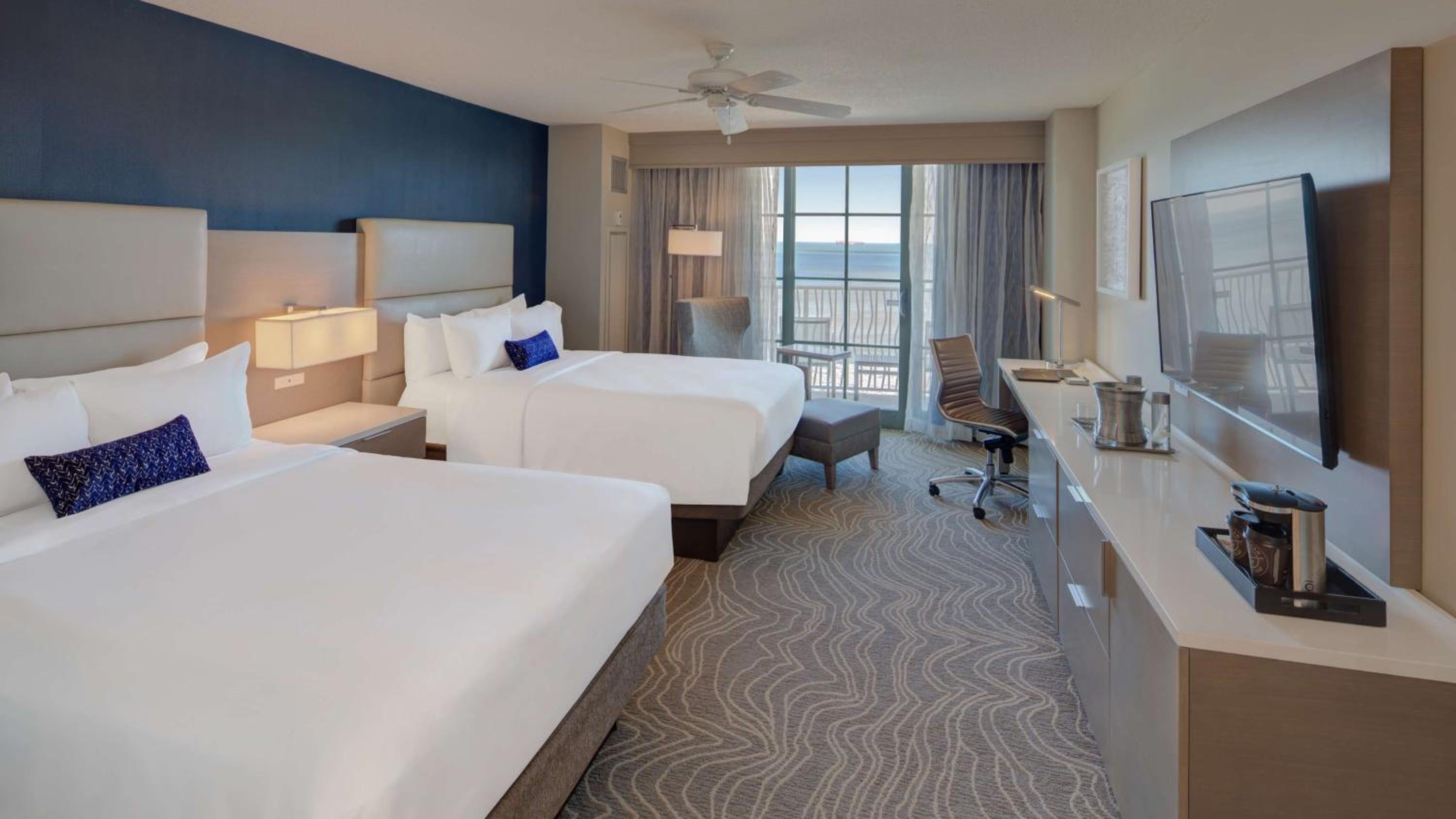 ROOM, 2 DOUBLE BEDS, PARTIAL OCEAN VIEW, BALCONY