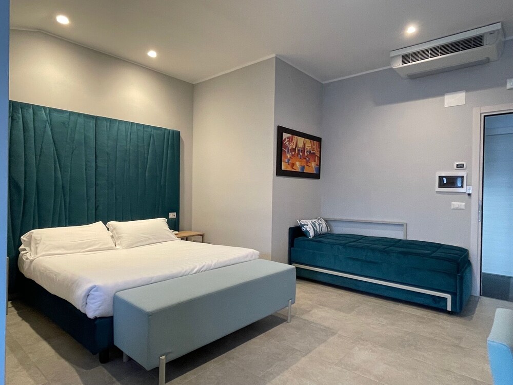 Sant Elia Hotel 7/49