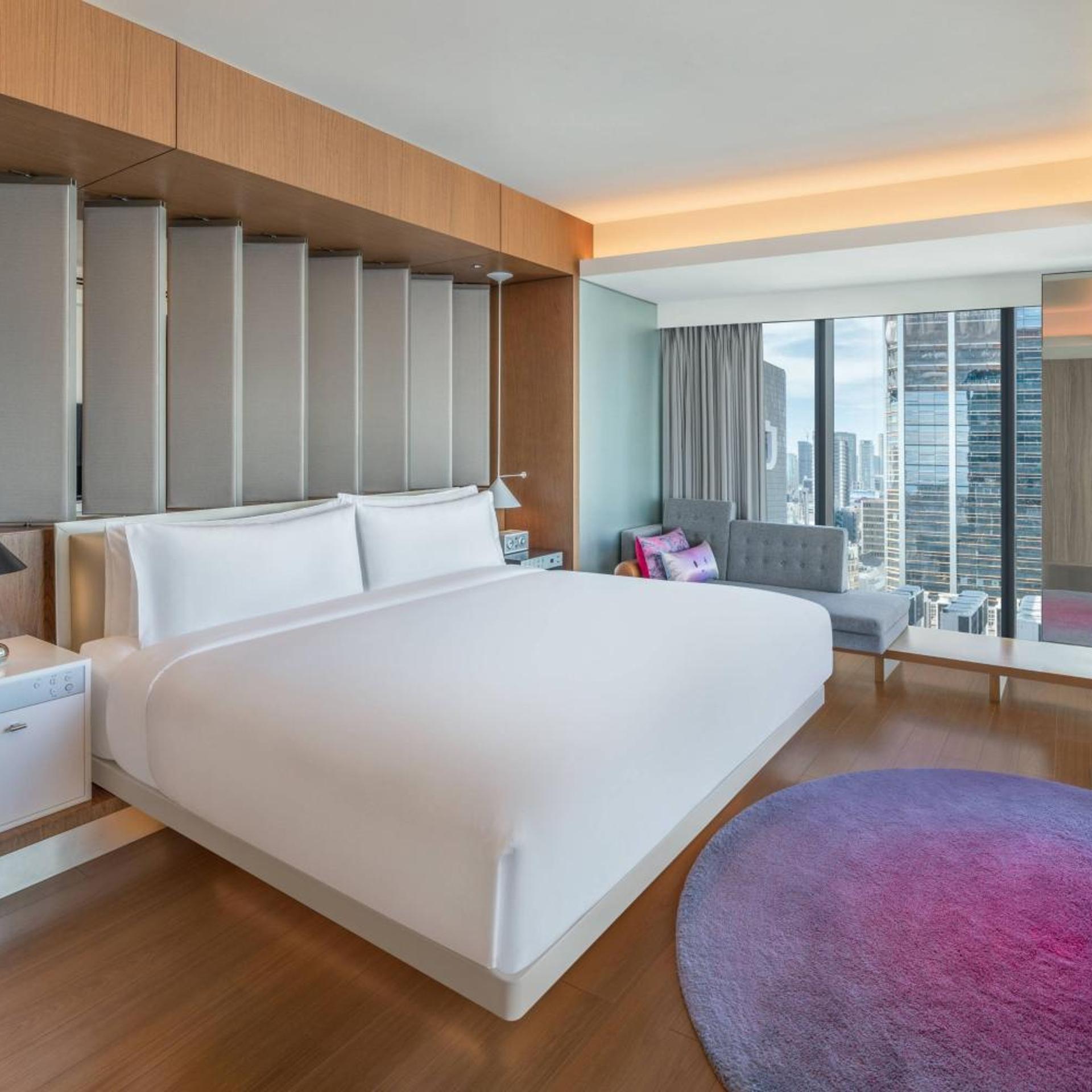 Suite, King Bed, City View