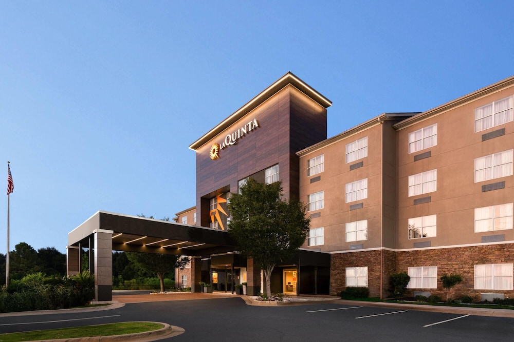 La Quinta Inn and Suites by Wyndham Montgomery 45/50