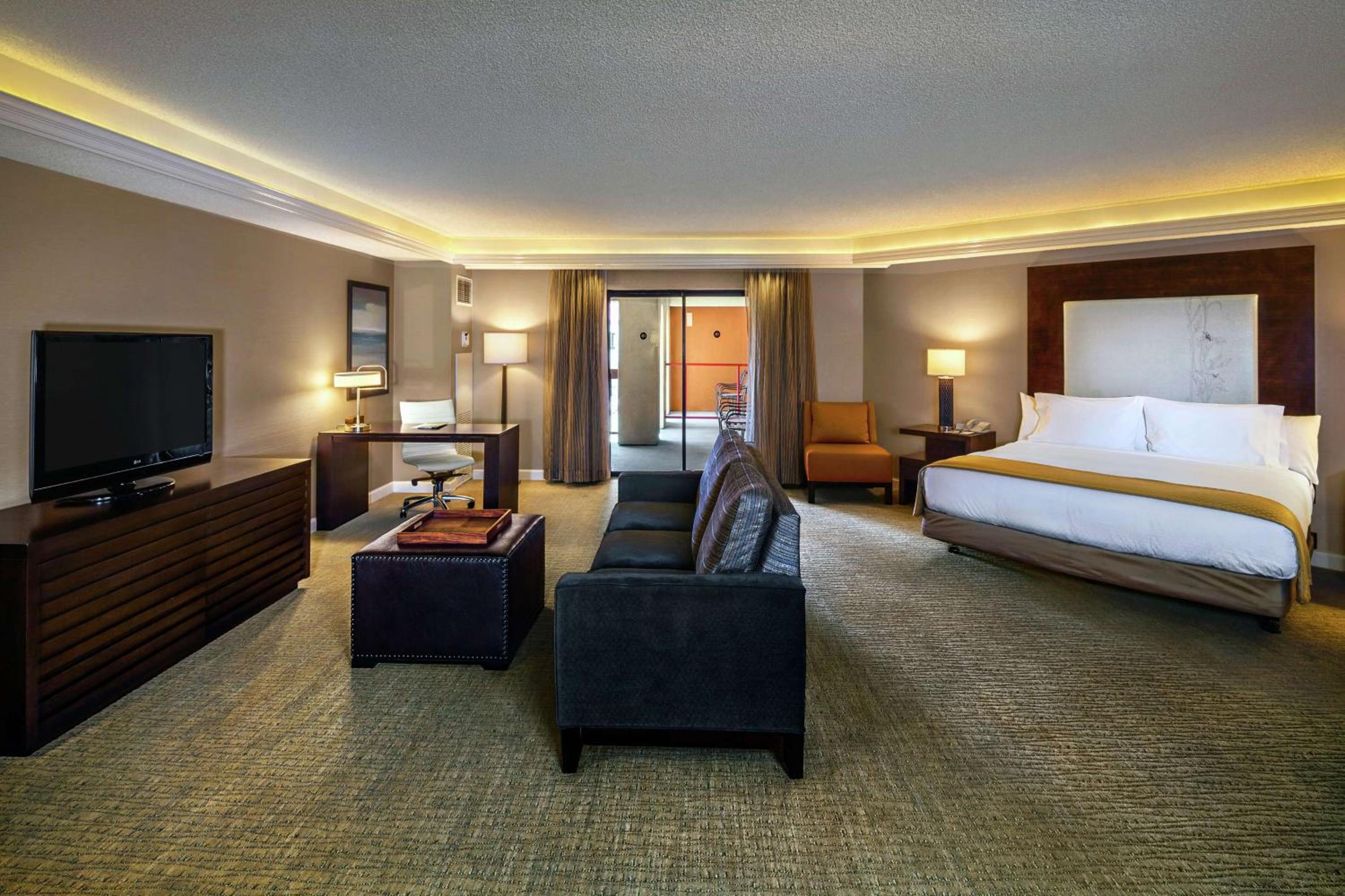 2 Rooms, Suite, King Bed, Parlor, Sofa