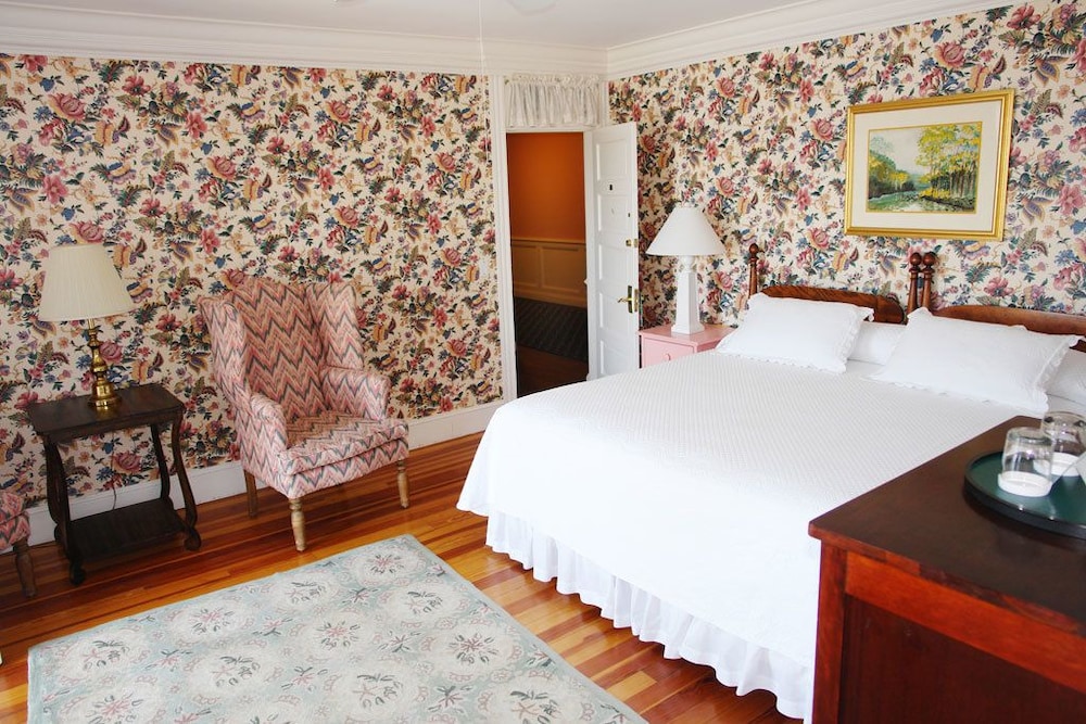 Garden, King Bed، The Colony Hotel 5/9