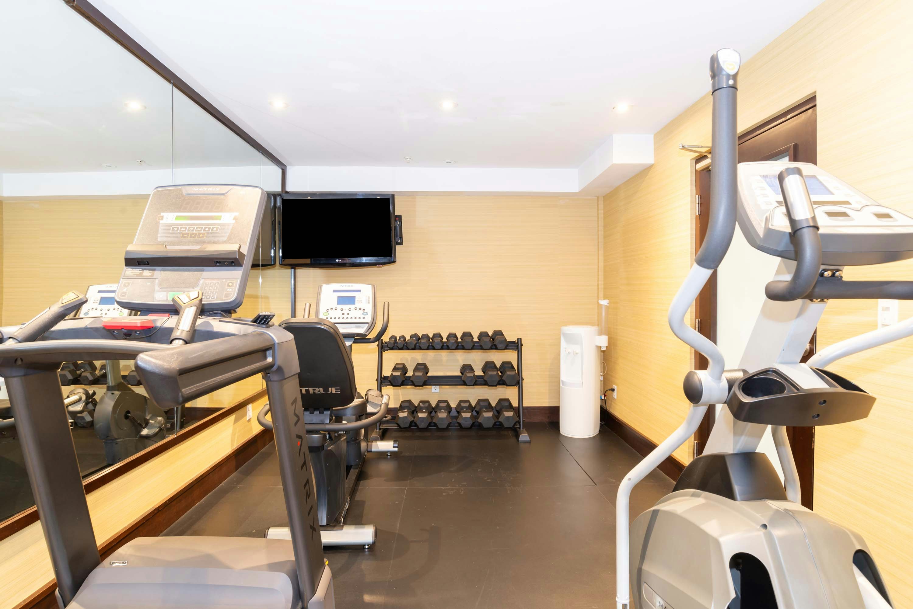 Sandman Hotel & Suites Abbotsford 12/36