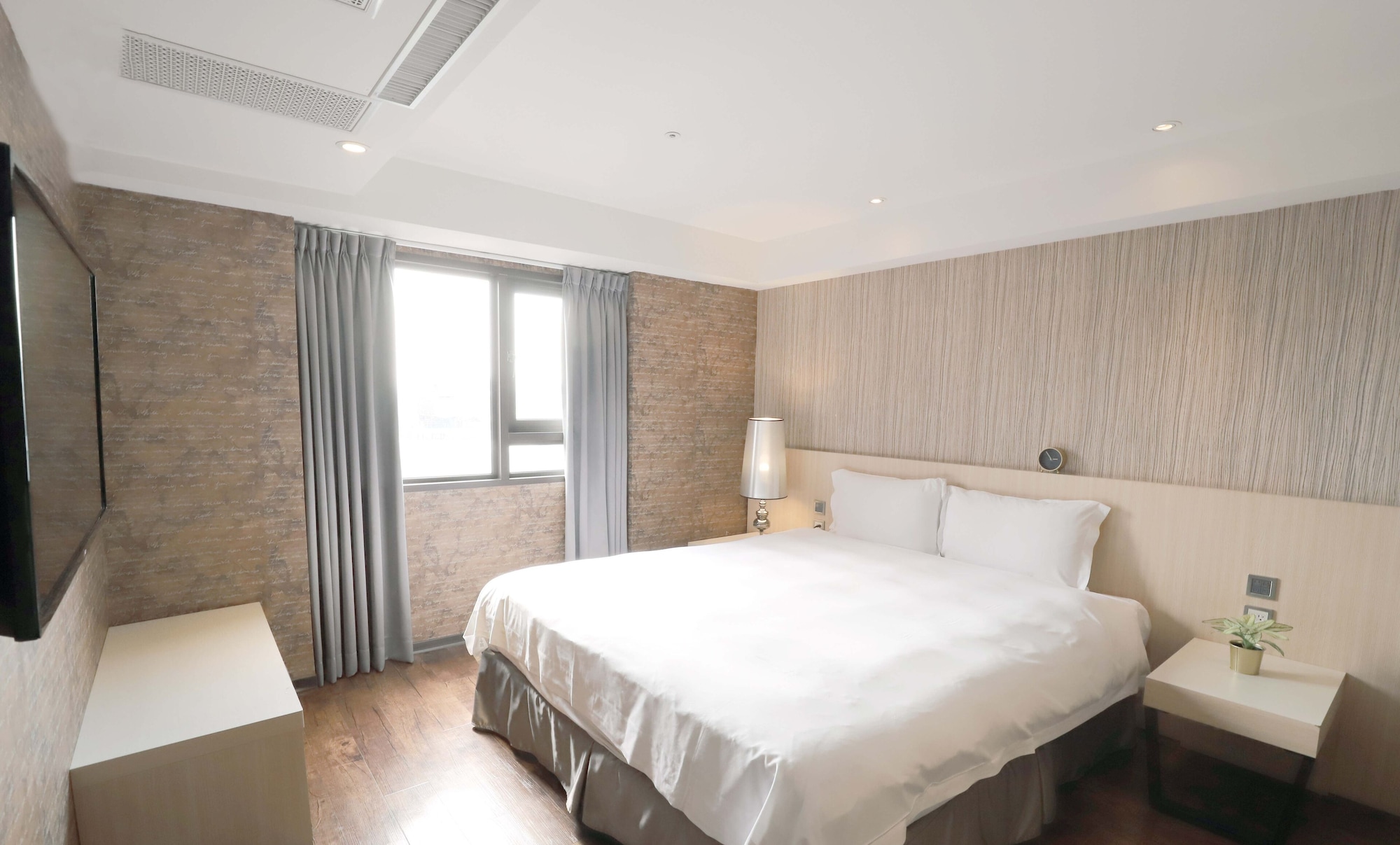 SUPERIOR, DOUBLE BED, CITY VIEW
