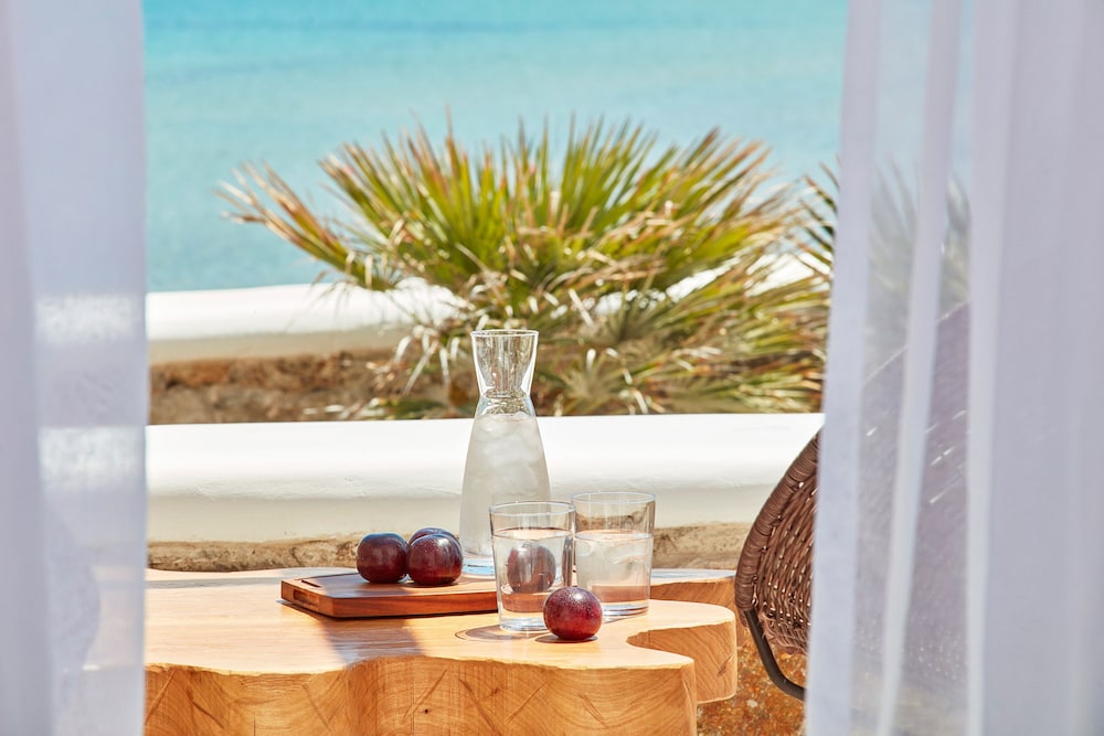 Mykonos Waves Beach House Suites 22/44