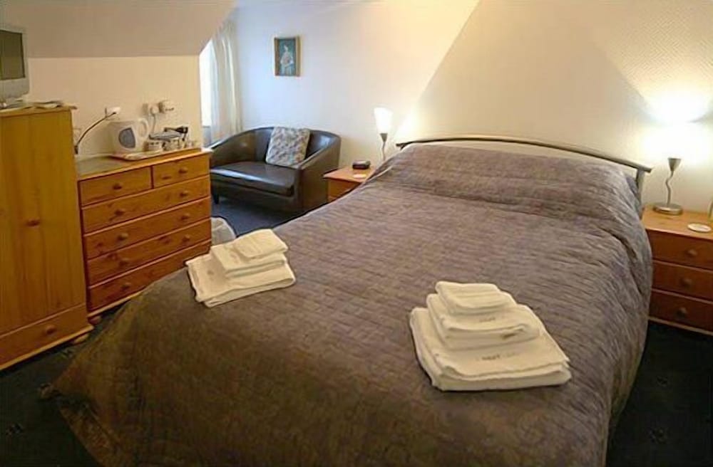 Lyndsay Guest House 22/50