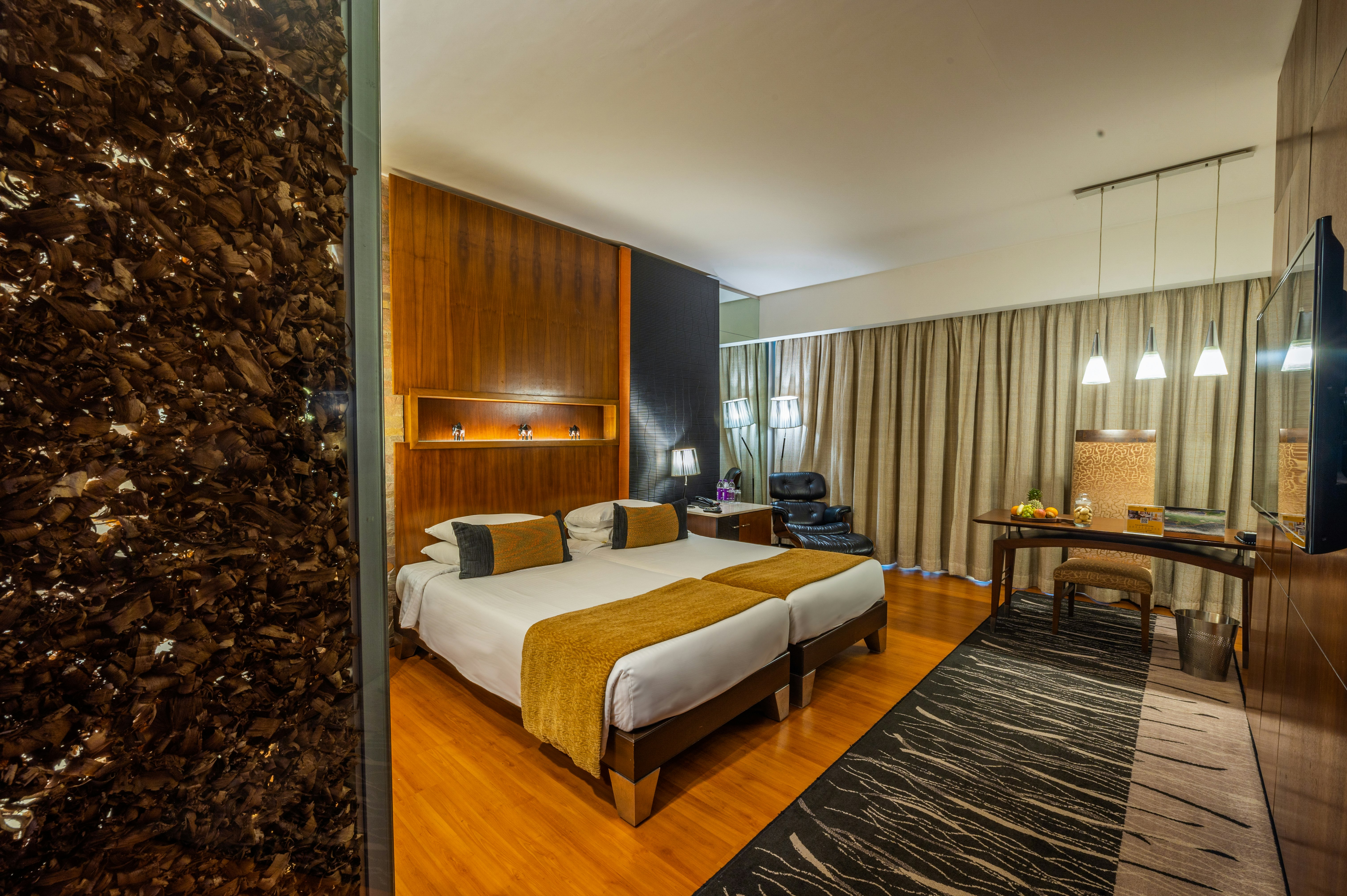 The O Hotel 6/50