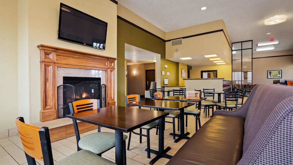 Best Western Ambassador Inn & Suites 17/21