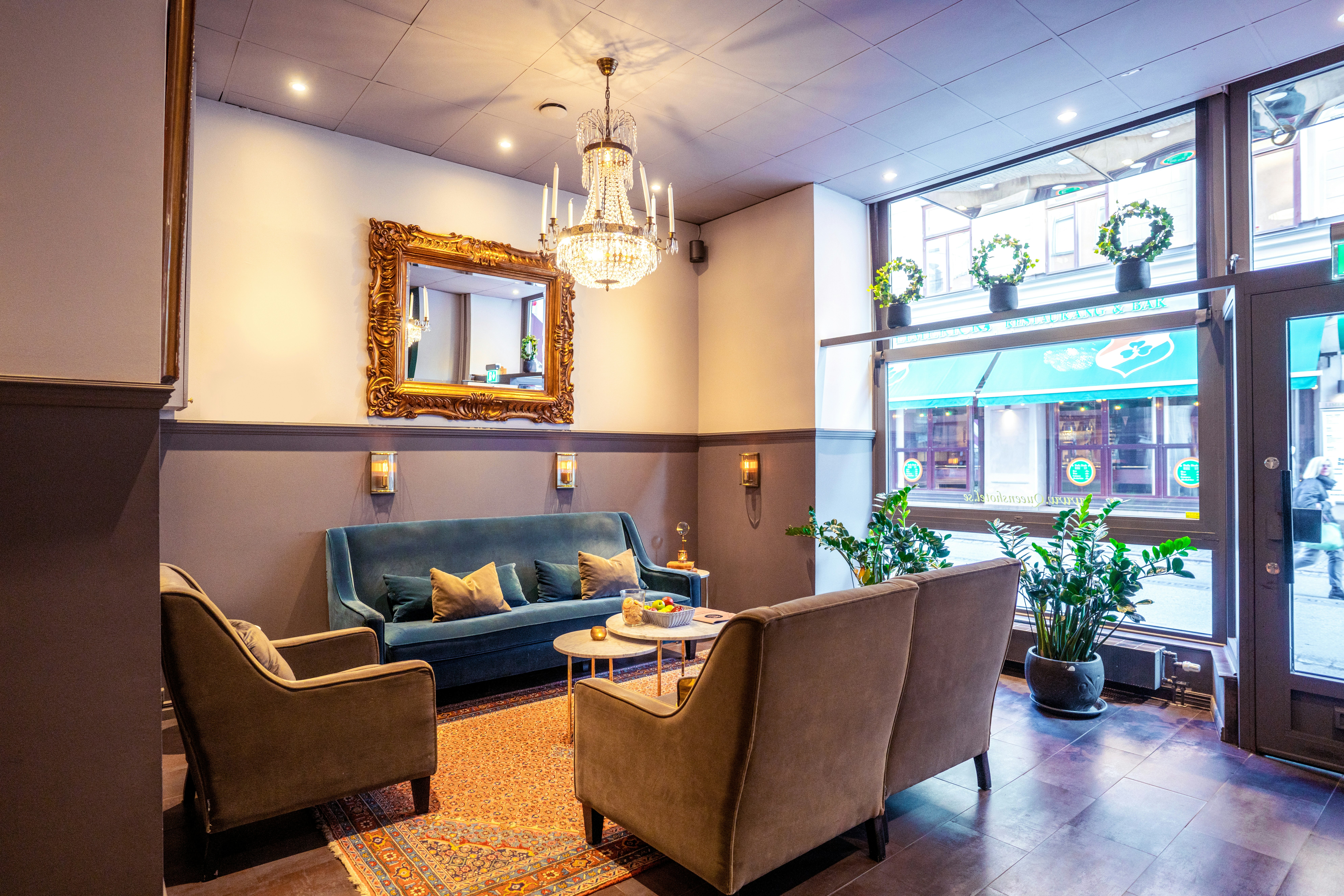 Queen's Hotel First Partner 36/45