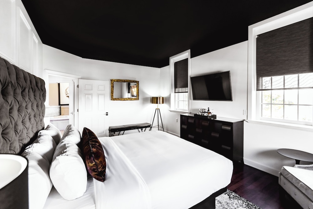 The Delafield Hotel 15/50