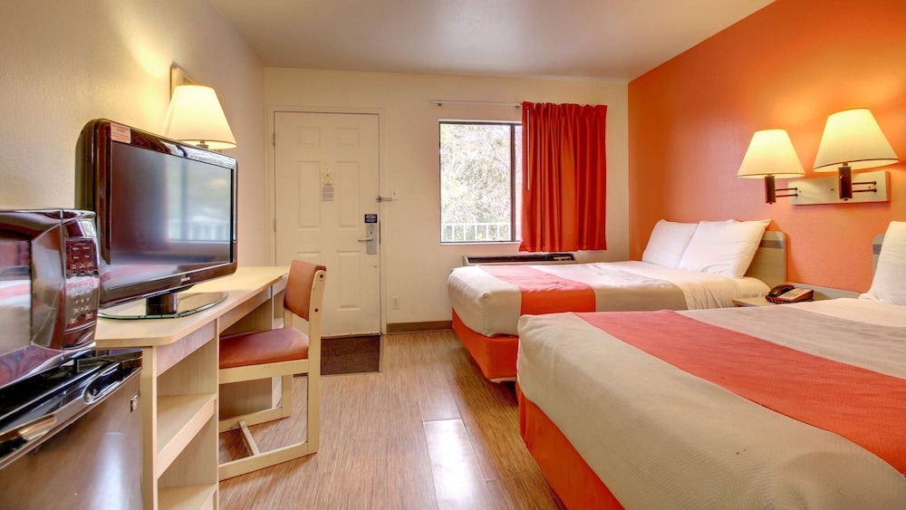 Motel6 Des Moines, IA - North 36/61