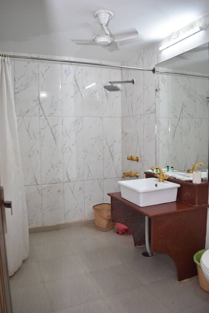 SUN HOTEL AGRA 48/50